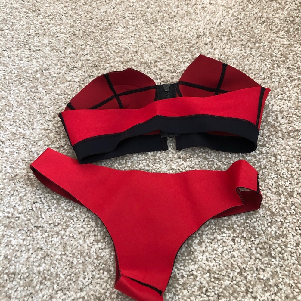 Red bikini - Picture 12 of 15